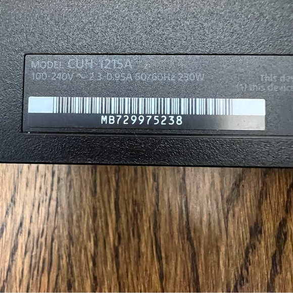 SONY PlayStation PS4 Model CUH-1215A Console with 2 controllers and 2 games - Picture 7 of 12